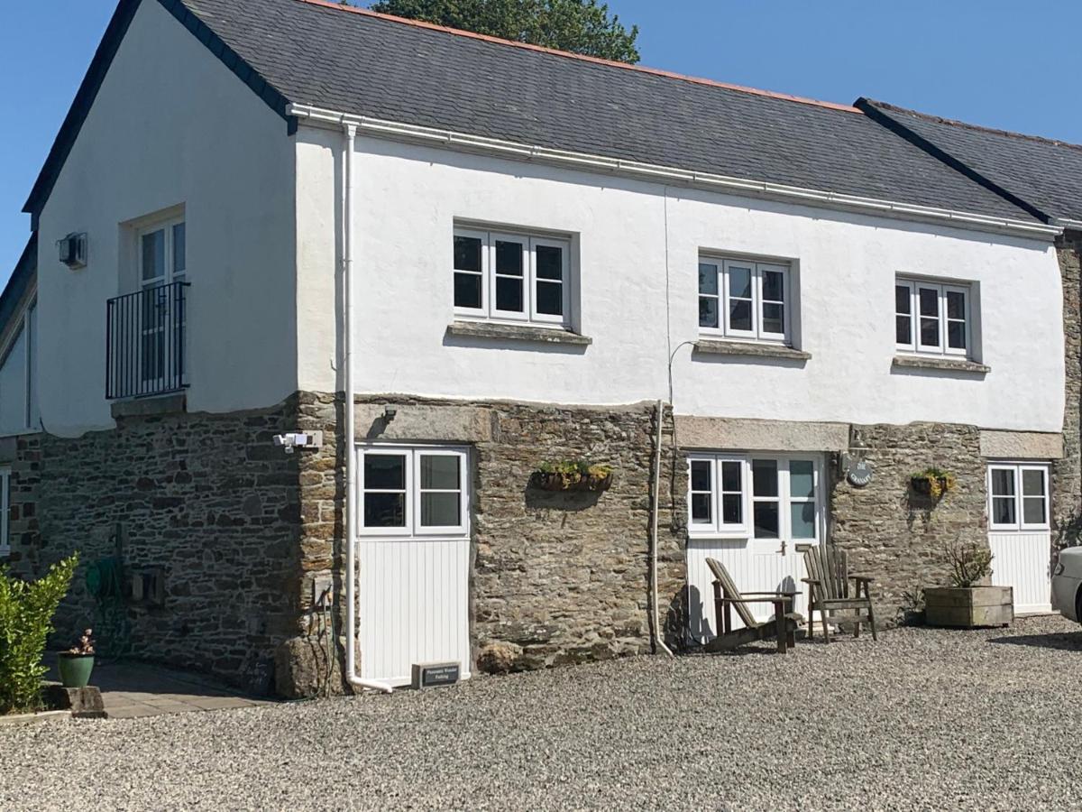 Pheasants Wander At Rosewyn Holiday home *